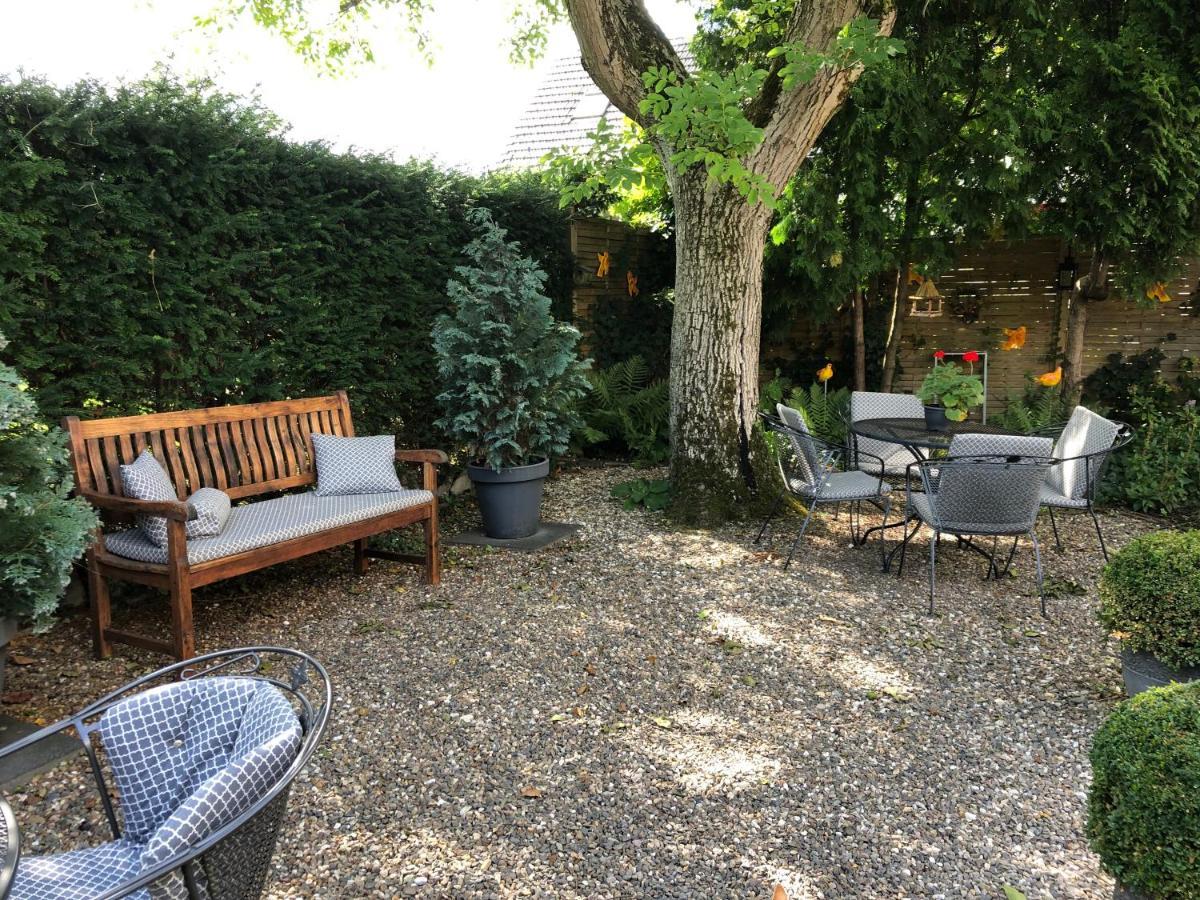 Walnut Lodge Bed & Breakfast Noorbeek Esterno foto