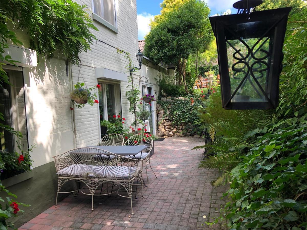 Walnut Lodge Bed & Breakfast Noorbeek Esterno foto