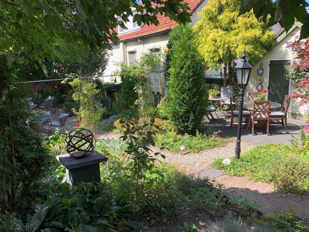 Walnut Lodge Bed & Breakfast Noorbeek Esterno foto