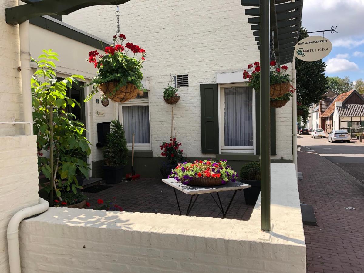 Walnut Lodge Bed & Breakfast Noorbeek Esterno foto