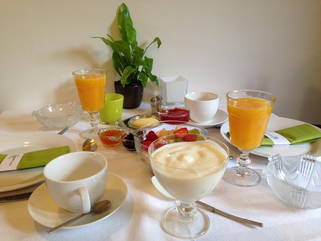 Walnut Lodge Bed & Breakfast Noorbeek Esterno foto