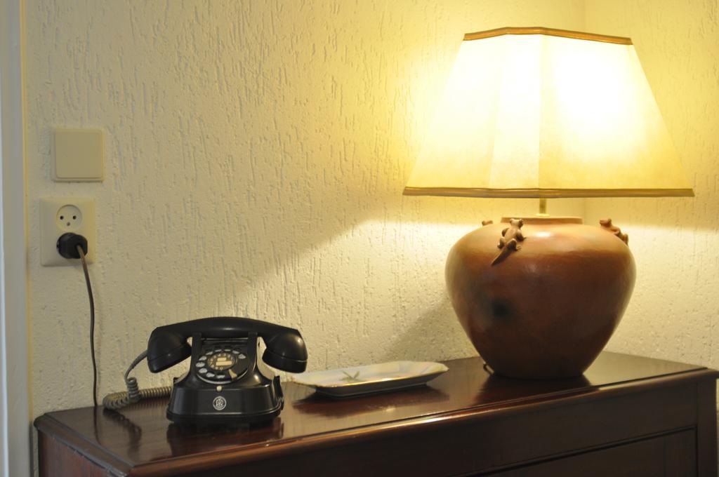 Walnut Lodge Bed & Breakfast Noorbeek Esterno foto