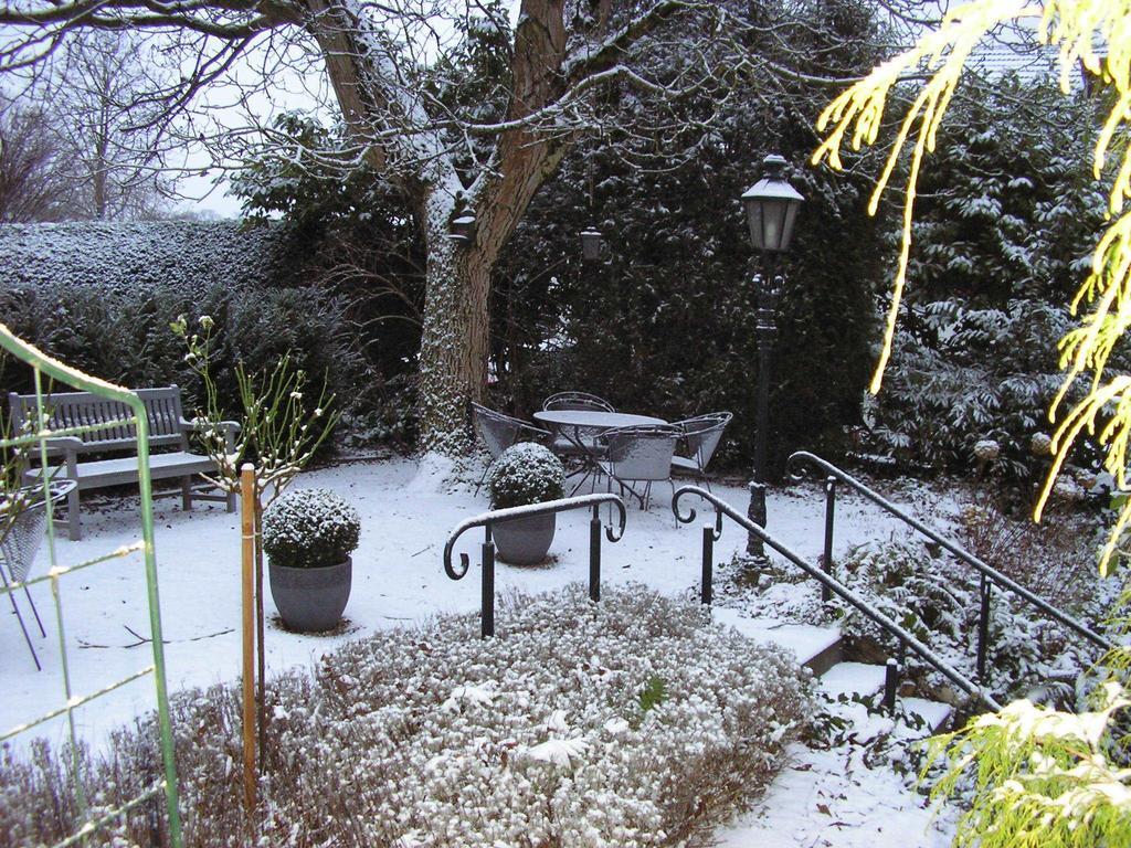 Walnut Lodge Bed & Breakfast Noorbeek Esterno foto